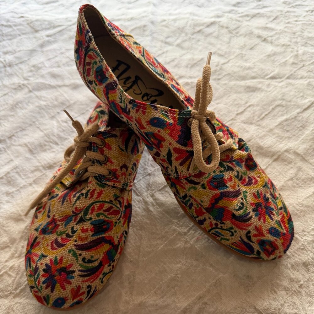 Unique Fly Soles Boho Canvas Oxford Flats - Size 6